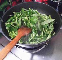 美味的蒜泥空心菜做法图解6)