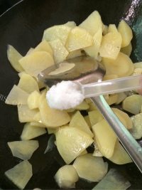 家常菜清炒土豆片做法图解4)
