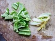 家常菜山药炒虾仁做法图解2)