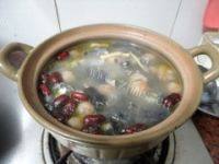 很有营养的红枣乌鸡汤