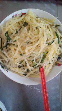 家常菜韭菜土豆丝