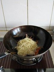 美味的三鲜炒面做法图解3)