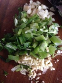 家常菜肉末豌豆做法图解2)