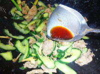 家常菜青瓜炒牛肉做法图解5)