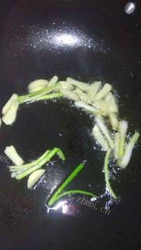 诱人的韭菜炒豆腐做法图解4)