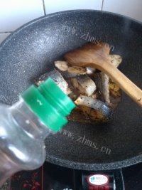 家常菜鲅鱼炖豆腐做法图解8)