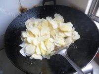 家常菜素炒土豆片做法图解4)
