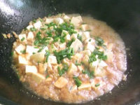家常菜肉末烧豆腐做法图解9)