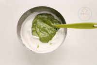 美味的抹茶蛋糕卷做法图解11)