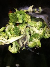 家常菜西兰花炒肉做法图解5)