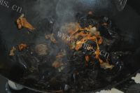 营养的虫草猪肉炒木耳做法图解14)
