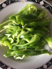 家常菜辣椒炒豆干做法图解2)