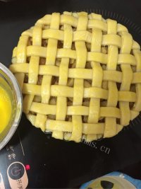 好吃的清甜苹果派做法图解23)