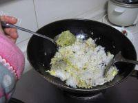 「首发」泡椒蛋炒饭做法图解7)