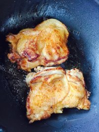 美味的黑椒鸡腿做法图解3)