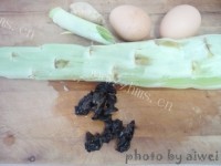 家常菜莴笋木耳炒鸡蛋做法图解1)