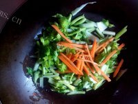 家常菜西芹炒豆皮做法图解3)