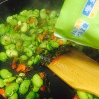 家常菜炒蚕豆做法图解9)