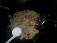 简单的香肠蛋炒饭做法图解13)