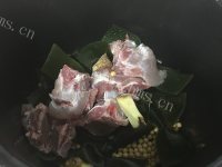 海带黄豆猪骨汤做法图解1)