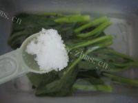 简易的蒜香菜心做法图解3)