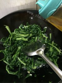 蒜蓉炒茼蒿做法图解7)