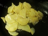 家常菜土豆烧牛肉做法图解6)