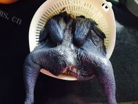 美味的药膳乌鸡煲做法图解1)