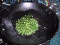 健康美味的韭菜炒蛋做法图解7)