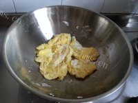 家常菜蒜黄炒鸡蛋做法图解3)