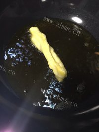 咸甜适中的炸油条做法图解6)