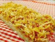 热腾腾的白菜拌海蜇