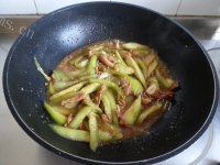家常菜丝瓜炒肉做法图解7)
