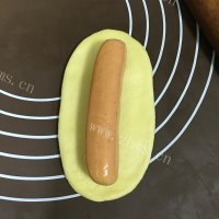 自制香肠面包做法图解9)