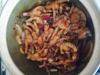 色味俱佳的卤鸡爪做法图解4)