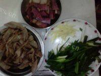 家常菜豆干炒腊肉做法图解2)