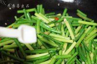 自己做的蒜苗炒肉做法图解9)