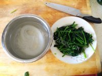 美味的菠菜炒粉丝做法图解2)