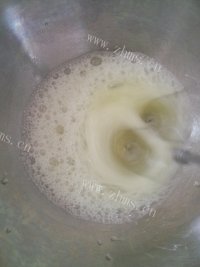 自制酸奶戚风蛋糕做法图解7)