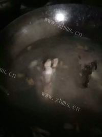 质嫩爽口的鱼头汤做法图解6)