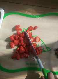 好吃的自制草莓酱做法图解2)