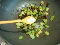 开胃酸腌菜炒蚕豆的做法图解六