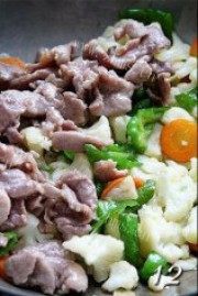 甜软的花菜炒肉片