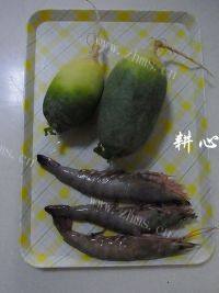 美味的鲜虾青萝卜汤做法图解1)