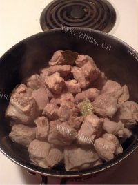 家常沙茶酱排骨焖饭做法图解3)
