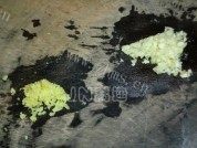 家常菜杏仁菠菜做法图解3)