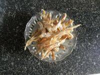 香气逼人的香辣小鱼干做法图解2)