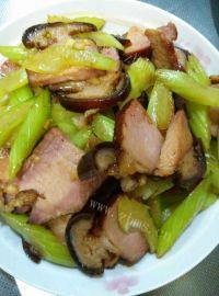家常菜西芹炒腊肉