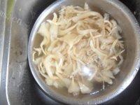 让人怀念的平菇炒肉做法图解2)