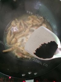 美味的玉米煮鸡爪做法图解6)